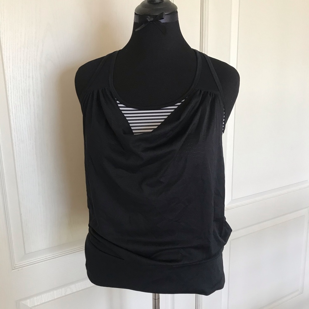 2-in-1 black and white striped sports bra shirt